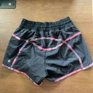 Lululemon Black Tracker Shorts with Floral Piping Size 4